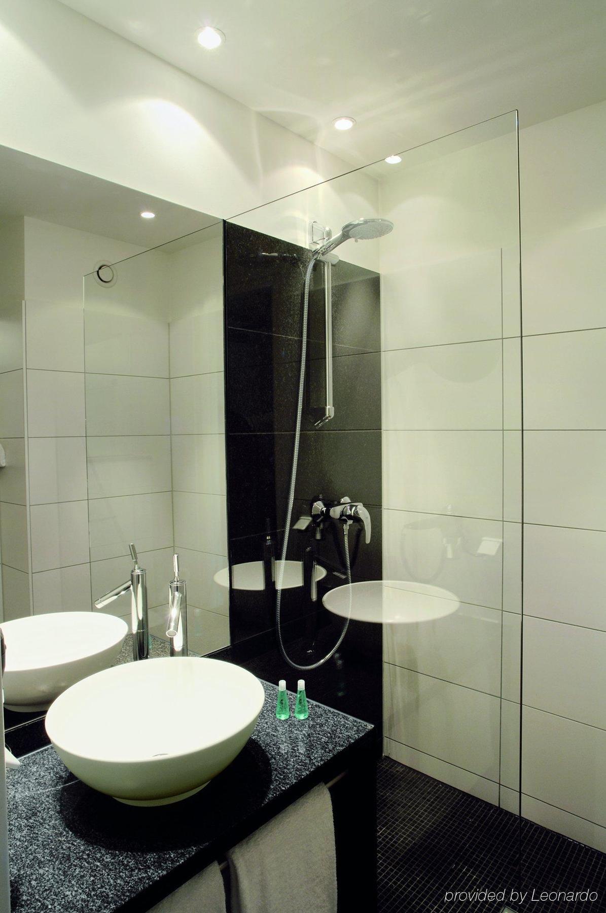 Motel One Nuernberg-City Стая снимка