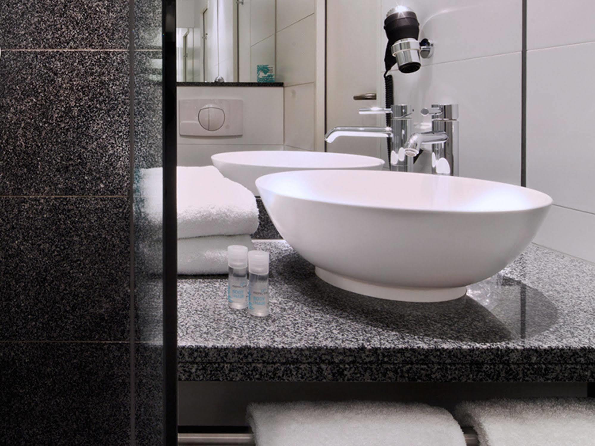 Motel One Nuernberg-City Екстериор снимка